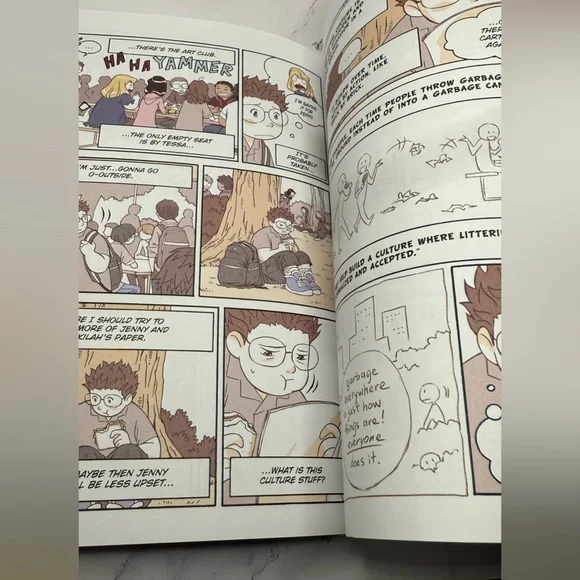 3 Svetlana Chmakova Books - Awkward, Crush and brave - Picture 2 of 6